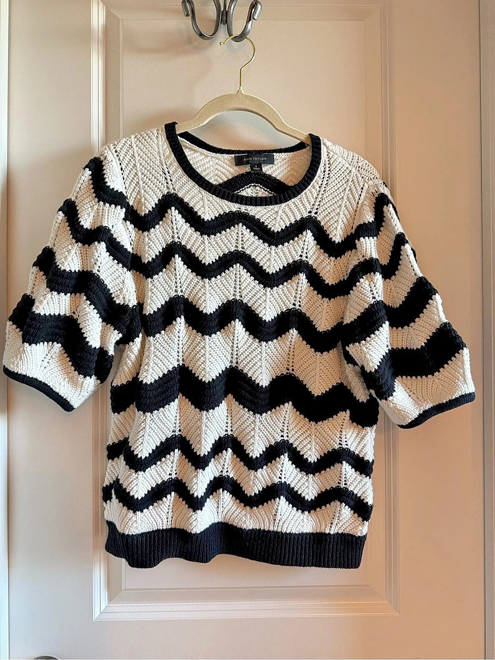 Ann Taylor Geometric Knit Sweater in Black & Cream Size Medium